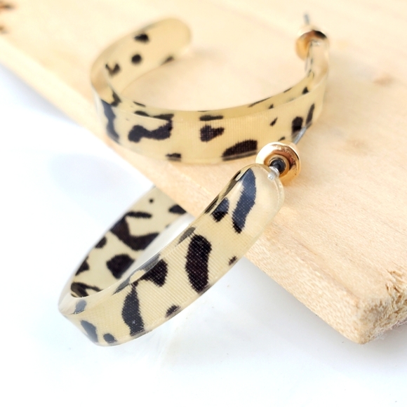 💫5/$25 Clear Leopard Earrings - Picture 1 of 6